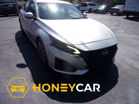 Used 2023 Nissan Altima 2.5 SV image 1