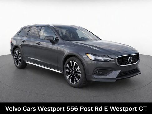 Certified 2025 Volvo V60 B5 Cross Country Ultra AWD/4WD image 1
