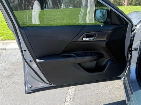 Used 2017 Honda Accord Sport Special Edition image 7