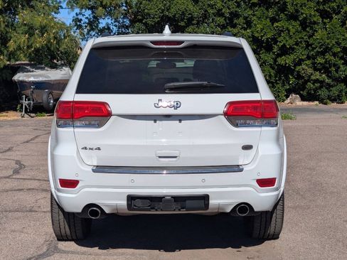 Used 2017 Jeep Grand Cherokee Overland AWD/4WD image 4
