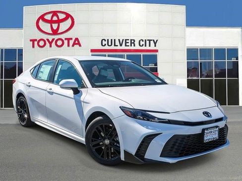 New 2026 Toyota Camry SE FWD image 1