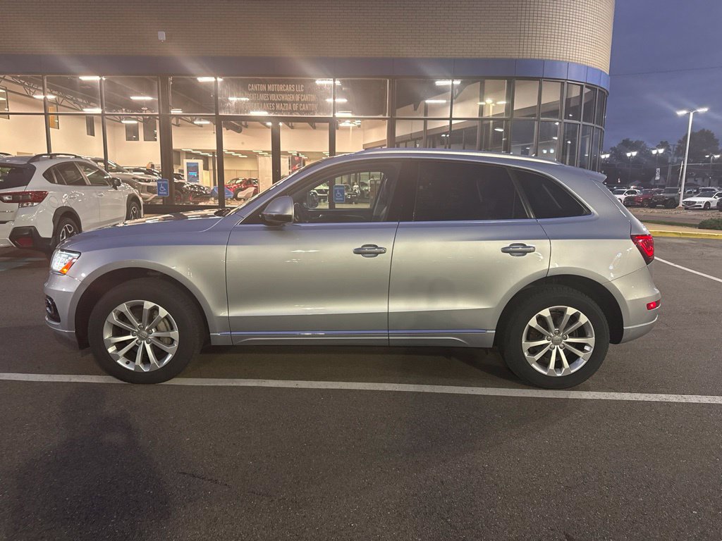 Used 2016 Audi Q5 2.0T Premium Plus w/ Technology Package AWD/4WD image 2