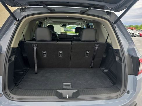 Used 2025 Honda Pilot Touring image 12