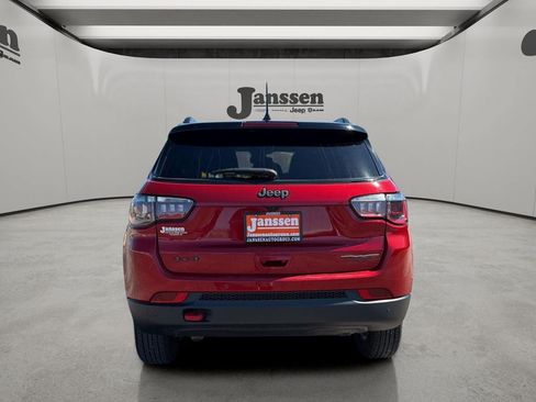 Used 2025 Jeep Compass Trailhawk AWD/4WD image 3