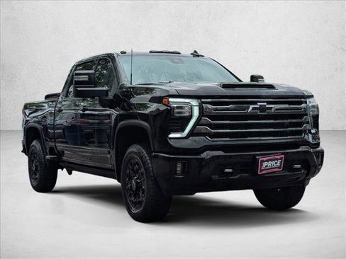 Used 2024 Chevrolet Silverado 3500 High Country w/ Technology Package AWD/4WD image 3