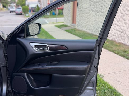 Used 2019 Nissan Pathfinder SL AWD/4WD image 24