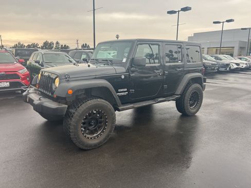 Used 2011 Jeep Wrangler Unlimited Sport image 3