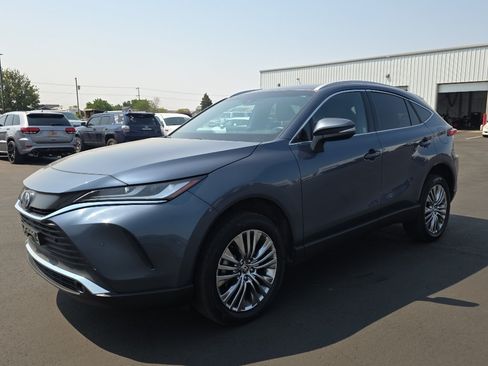 Certified 2023 Toyota Venza XLE AWD/4WD image 3