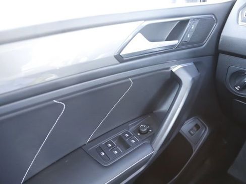 Used 2022 Volkswagen Tiguan SE image 24