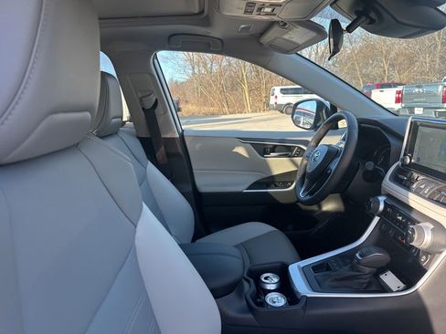 Used 2025 Toyota RAV4 XLE Premium image 13