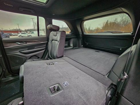 New 2025 Jeep Grand Cherokee Limited image 36