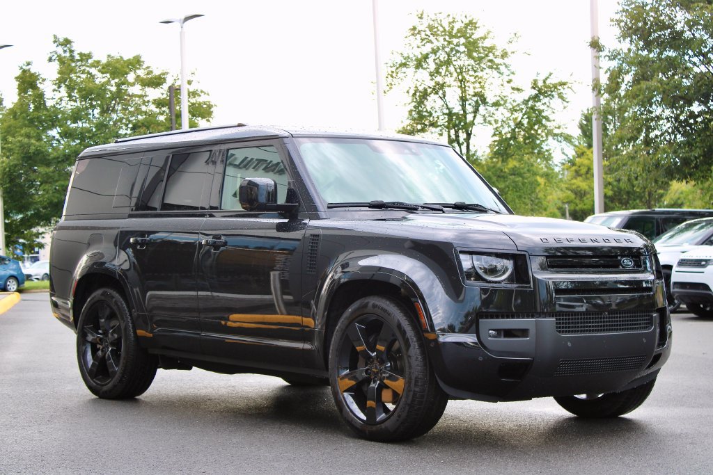 New 2026 Land Rover Defender 130 X-Dynamic SE AWD/4WD image 2
