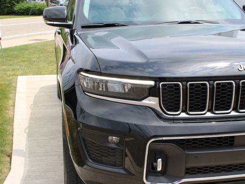 Used 2022 Jeep Grand Cherokee Overland AWD/4WD image 5