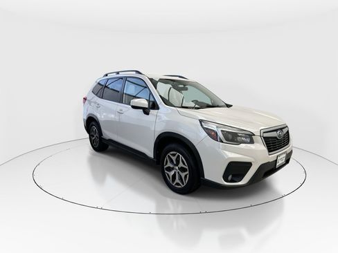 Used 2021 Subaru Forester Premium image 2