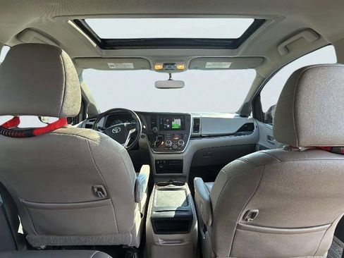 Used 2015 Toyota Sienna XLE image 9