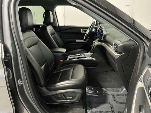 Used 2022 Ford Explorer XLT w/ Equipment Group 202A AWD/4WD image 27