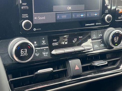 Certified 2022 Toyota Highlander LE image 24