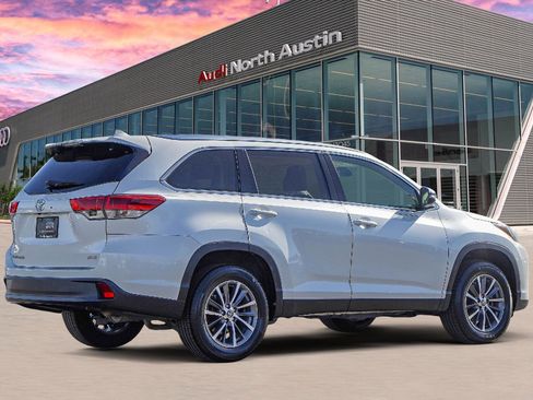 Used 2019 Toyota Highlander XLE image 4