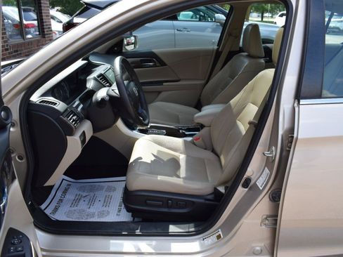 Used 2017 Honda Accord EX-L image 32