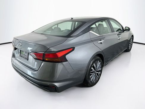 Used 2025 Nissan Altima 2.5 SV FWD image 9