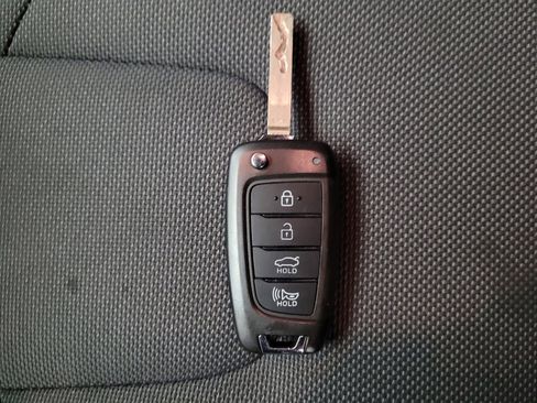 Used 2023 Hyundai Elantra SE FWD image 32