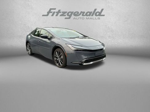 Used 2024 Toyota Prius XLE FWD image 1