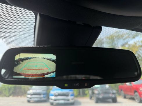 Used 2018 Toyota C-HR XLE FWD image 20