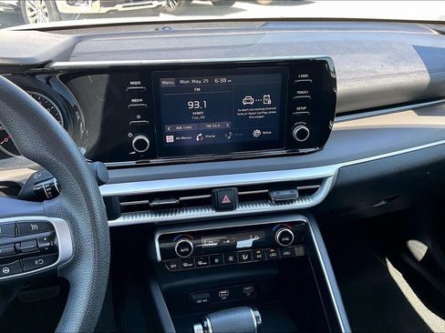 Used 2022 Kia K5 LXS FWD image 6