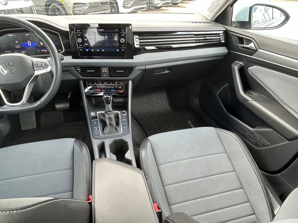 Certified 2026 Volkswagen Jetta SE w/ Black Wheel Package FWD image 11