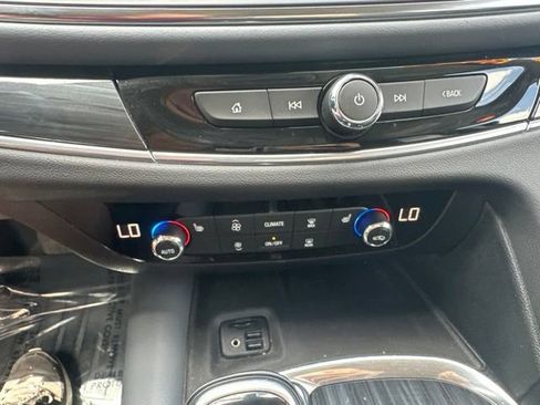 Used 2021 Buick Enclave Essence AWD/4WD image 31