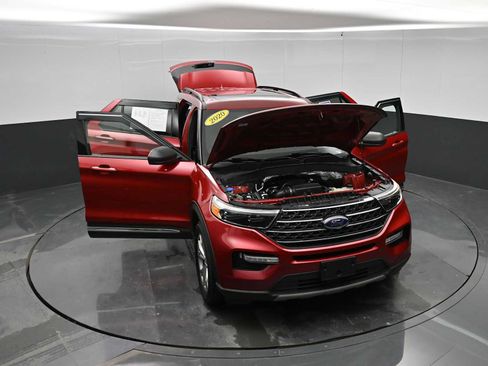 Used 2020 Ford Explorer XLT w/ Equipment Group 202A AWD/4WD image 42