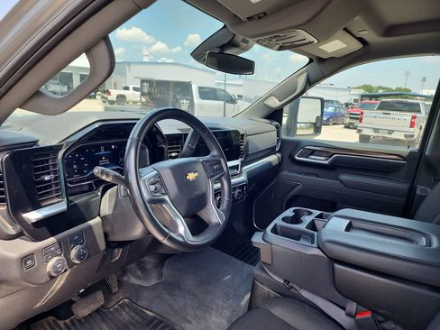 Used 2025 Chevrolet Silverado 2500 LT w/ Convenience Package AWD/4WD image 10