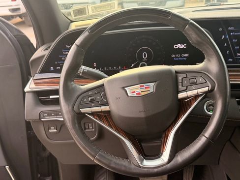 Used 2023 Cadillac Escalade Premium Luxury AWD/4WD image 13