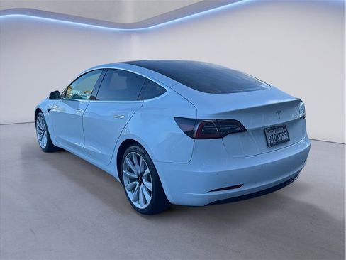 Used 2019 Tesla Model 3 Standard Range image 4
