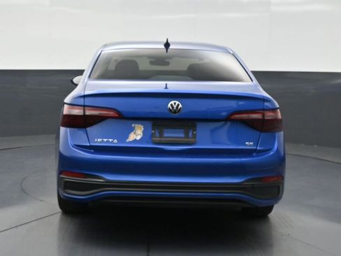 Used 2023 Volkswagen Jetta SE w/ Panoramic Sunroof Package FWD image 4