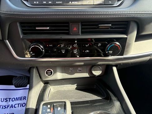 Used 2023 Nissan Rogue S AWD/4WD image 19