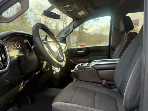 Used 2021 Chevrolet Silverado 2500 LT w/ Convenience Package image 3