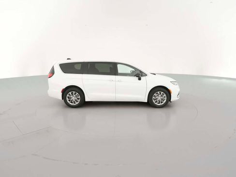 New 2026 Chrysler Pacifica Limited image 14