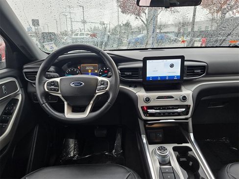 Used 2022 Ford Explorer XLT w/ Equipment Group 202A image 11