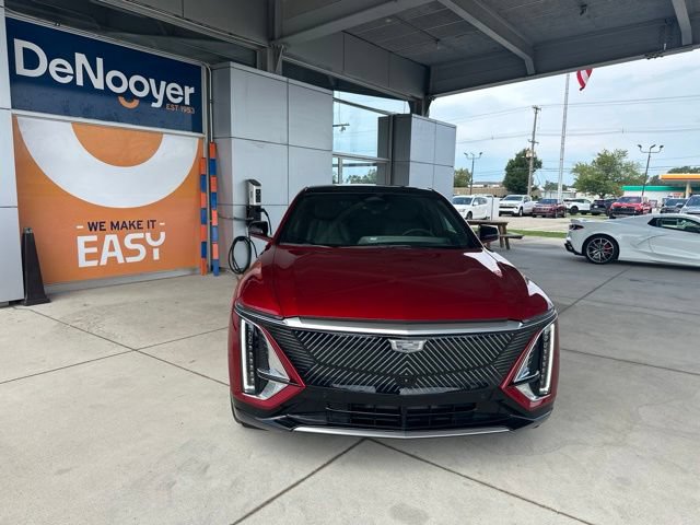 Used 2024 Cadillac Lyriq Luxury AWD/4WD image 4
