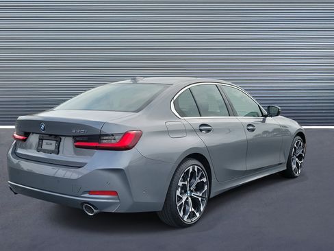 Used 2025 BMW 330i xDrive Sedan image 3