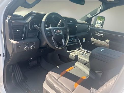 Used 2025 GMC Sierra 2500 AT4 AWD/4WD image 10