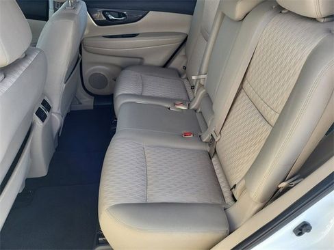 Used 2020 Nissan Rogue SV image 26