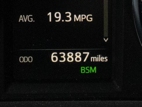 Used 2018 Toyota RAV4 Limited image 22