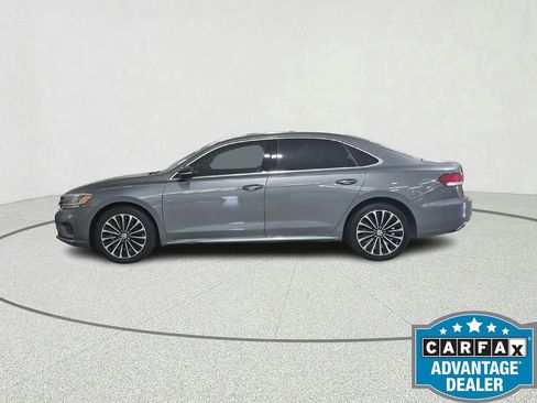 Used 2022 Volkswagen Passat 2.0T FWD image 2