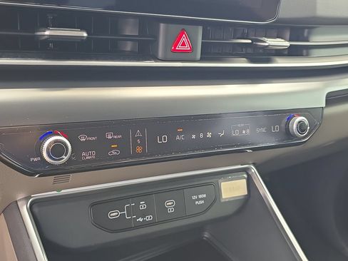 New 2027 Kia Carnival FWD image 25