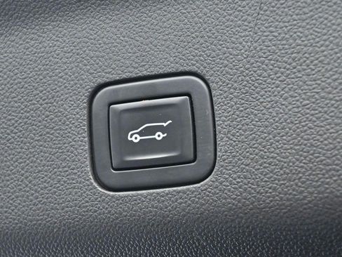 Used 2021 Chevrolet Tahoe RST w/ Luxury Package AWD/4WD image 11