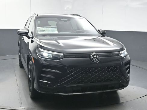 New 2026 Volkswagen Tiguan SE R-Line image 2