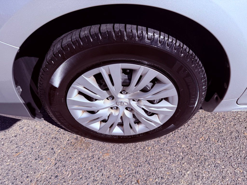 Used 2014 Toyota Camry LE FWD image 14