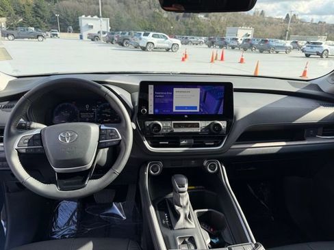Used 2024 Toyota Grand Highlander Limited image 14